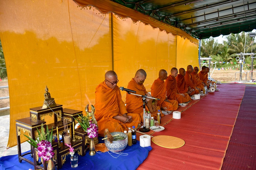 พิธีทำบุญตักบาตรของชุมชนย่อยที่ 8 พลับพลา – เกาะรงค์ ภายใต้โครงการจัดงานประเพณีลอยกระทง ประจำปีงบประมาณ 2566 ชุมชนย่อยที่ 8 เทศบาลตำบลพลับพลานารายณ์