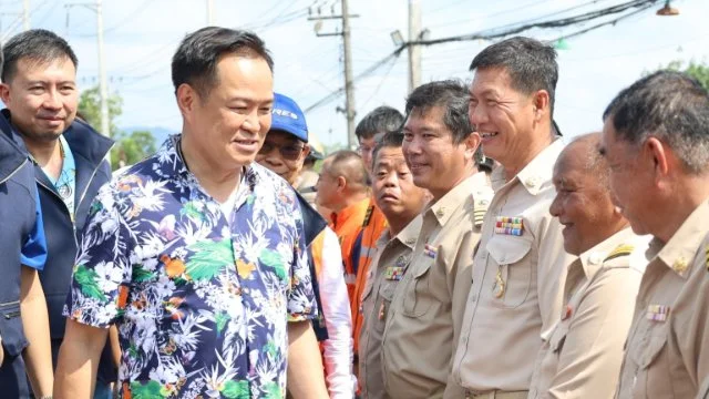 นายกอนุทิน ชาญวีรกุล ลงพื้นที่ตรวจเยี่ยมจุดบริการประชาชน เทศบาลตำบลพลับพลานารายณ์