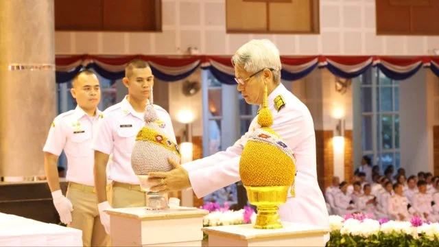 ร่วมพิธีถวายเครื่องราชสักการะ วางพานพุ่ม และพิธีจุดเทียนถวายพระพรชัยมงคล เนื่องในโอกาสพระราชพิธีมหามงคลเฉลิมพระชนมพรรษา 4 รอบ สมเด็จพระนางเจ้าฯ พระบรมราชินี