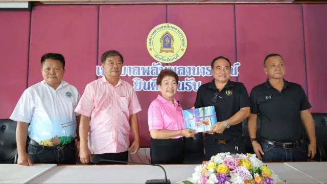 เทศบาลตำบลพลับพลานารายณ์ ต้อนรับคณะศึกษาดูงานจากเทศบาลตำบลบางเสร่ จังหวัดชลบุรี ร่วมแลกเปลี่ยนเรียนรู้การดำเนินงานกลุ่มสตรีอาสาฯ