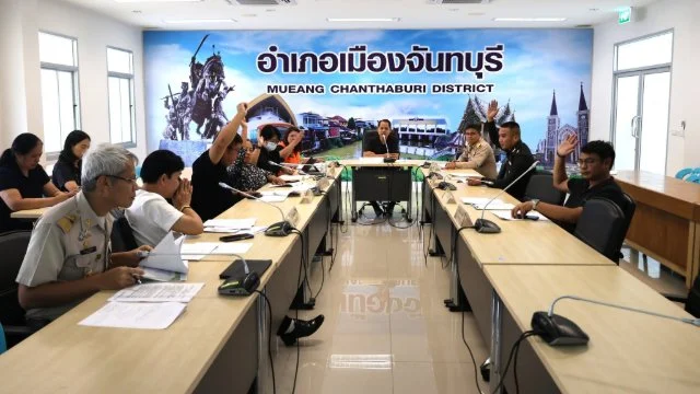 ก.ช.ภ.อ.เมืองจันทบุรี ไฟเขียว สนับสนุนเงินทดรองราชการ หนุนค่าน้ำมันเครื่องสูบน้ำ เร่งระบายน้ำ แก้ไขปัญหาอุทกภัยในพื้นที่เทศบาลตำบลพลับพลานารายณ์