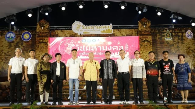 กลุ่มสตรีอาสาพัฒนาเทศบาลตำบลพลับพลานารายณ์ ร่วมแสดงศิลปวัฒนธรรมเทิดพระเกียรติ ในงาน "วันมหามงคล เคลื่อนพลไปกู้ชาติ" เพื่อน้อมรำลึกในพระมหากรุณาธิคุณและวีรกรรมอันยิ่งใหญ่ของสมเด็จพระเจ้าตากสินมหาราช